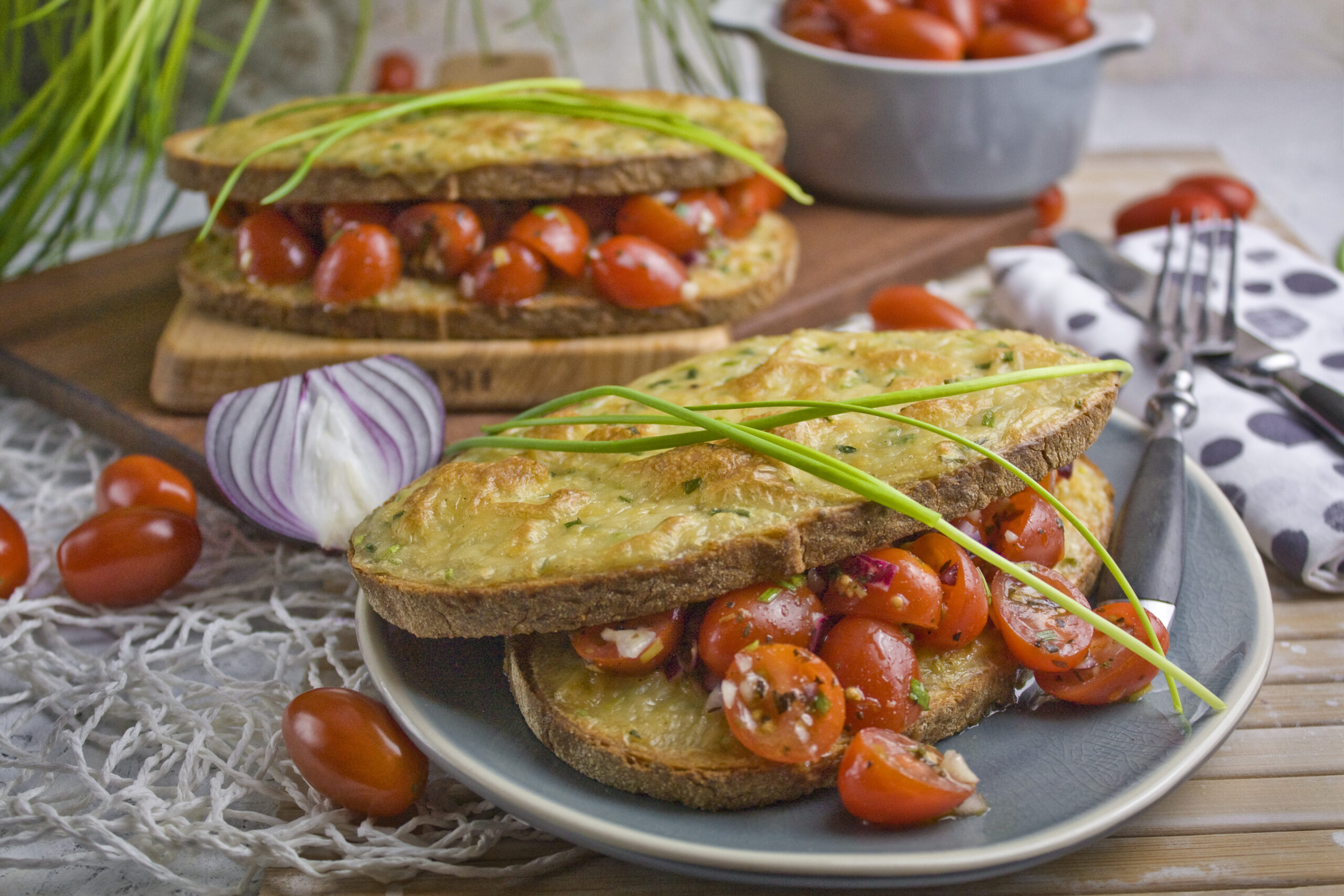 Croque-Monsieur mit marinierten Tomaten - Toastenstein.com