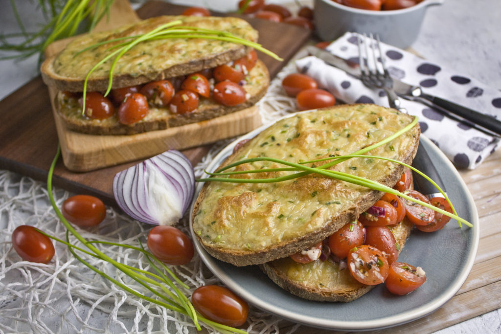 Croque-Monsieur mit marinierten Tomaten - Toastenstein.com