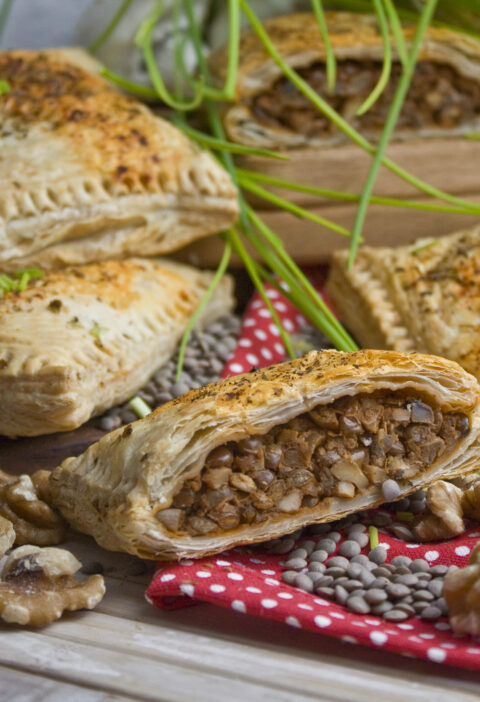 Herzhafte Linsen-Nuss-Strudel mit Pilzen | Toastenstein