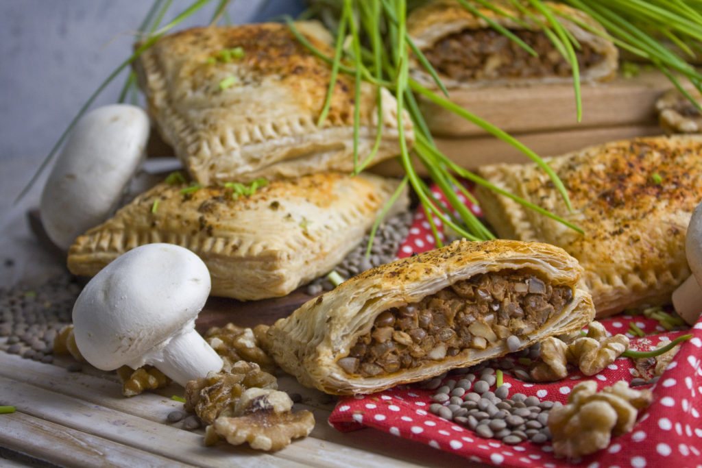 Herzhafte Linsen-Nuss-Strudel mit Pilzen | Toastenstein