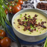 Milde Blumenkohl-Suppe mit Kokos-Bacon | Toastenstein