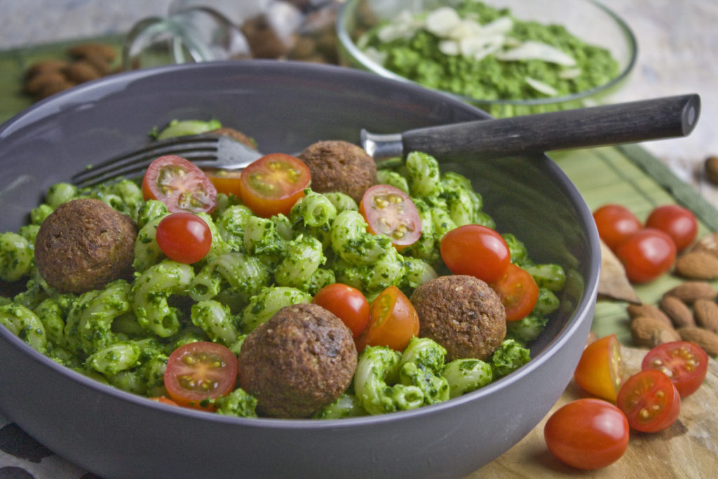 Schnell und einfach! – Grünkohl-Mandel-Pesto | Toastenstein