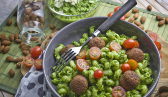 Schnell und einfach! – Grünkohl-Mandel-Pesto | Toastenstein
