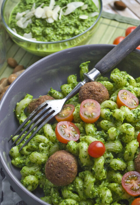 Schnell und einfach! – Grünkohl-Mandel-Pesto | Toastenstein