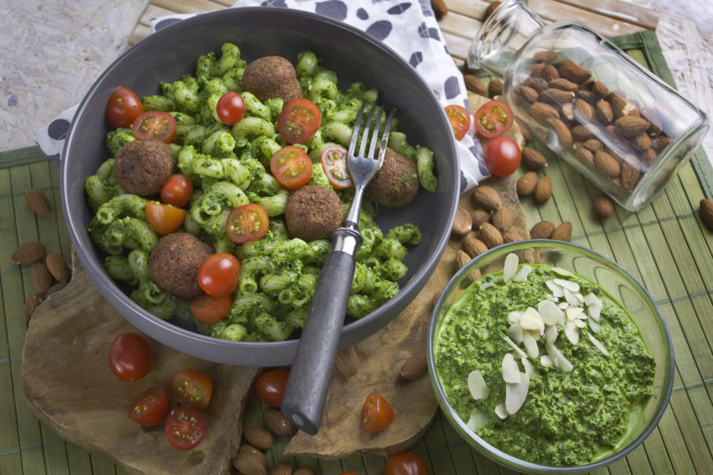 Schnell und einfach! – Grünkohl-Mandel-Pesto | Toastenstein