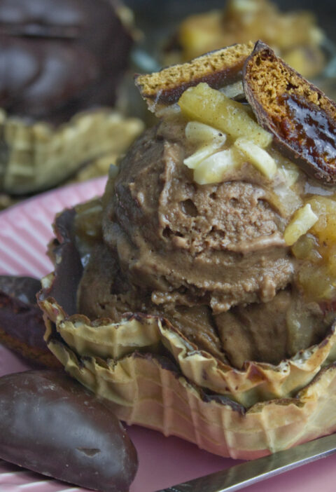 Lebkuchen-Eis mit Bratapfel-Kompott | Toastenstein