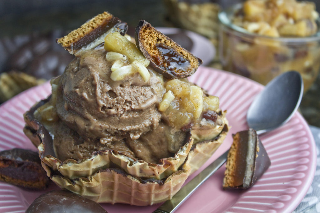 Lebkuchen-Eis mit Bratapfel-Kompott - Video Vegane Rezeptee