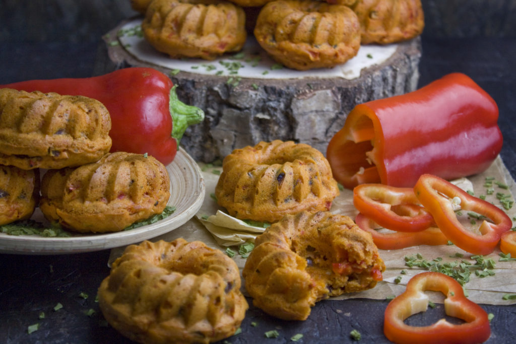 Fluffige Paprika-Zwiebel-Gugelhupfe | Toastenstein