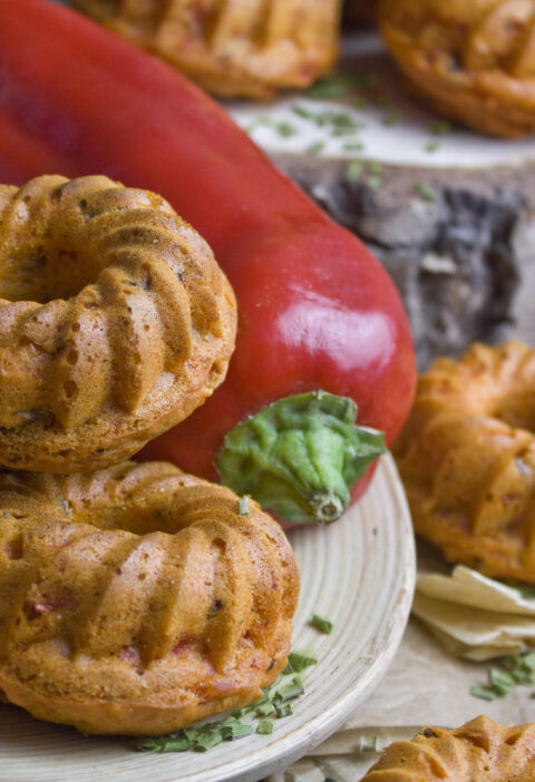 Fluffige Paprika-Zwiebel-Gugelhupfe | Toastenstein