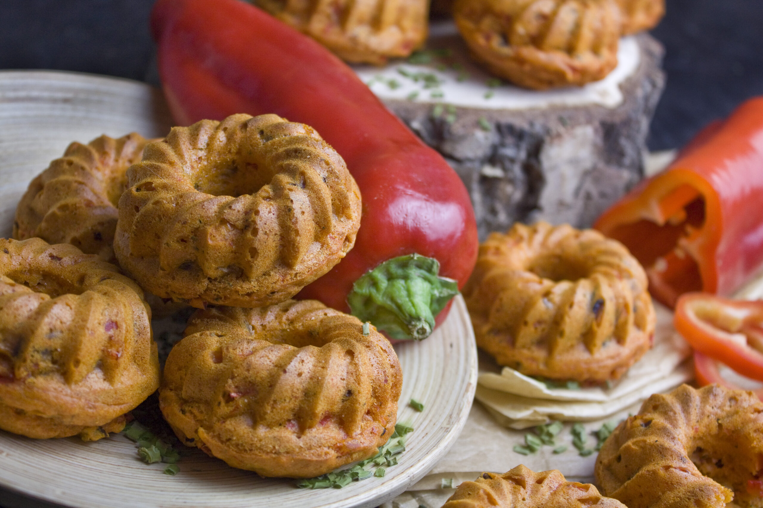 Fluffige Paprika-Zwiebel-Gugelhupfe | Toastenstein