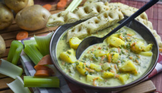 Cremige Kartoffel-Grünkohl-Suppe | Toastenstein