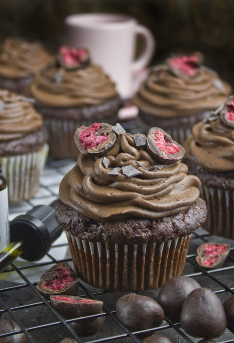Vegane Bienenstich-Cupcakes - Happy Birthday! - Toastenstein.com
