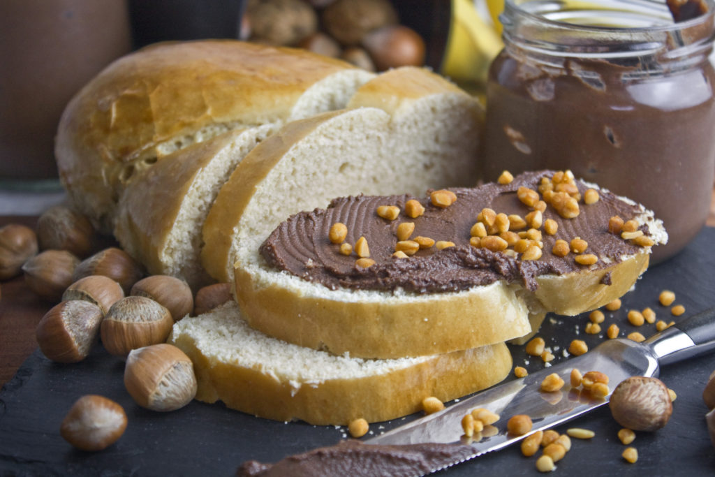 Selbstgemachter veganer Haselnuss-Aufstrich | Toastenstein