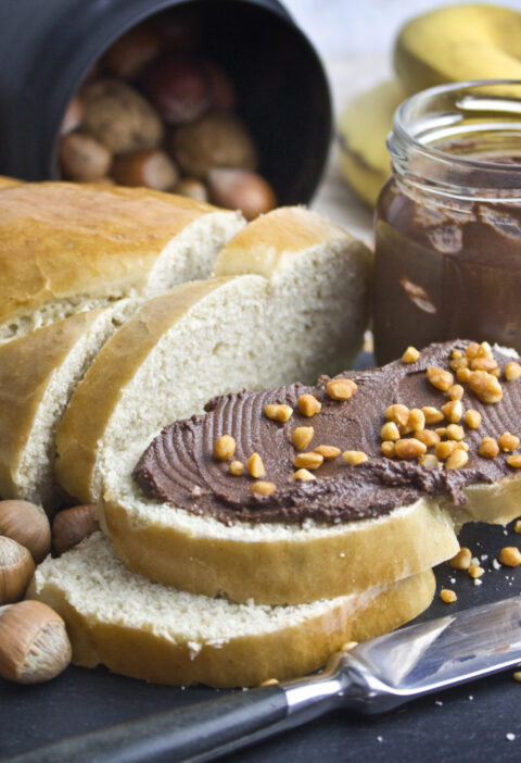 Selbstgemachter veganer Haselnuss-Aufstrich | Toastenstein