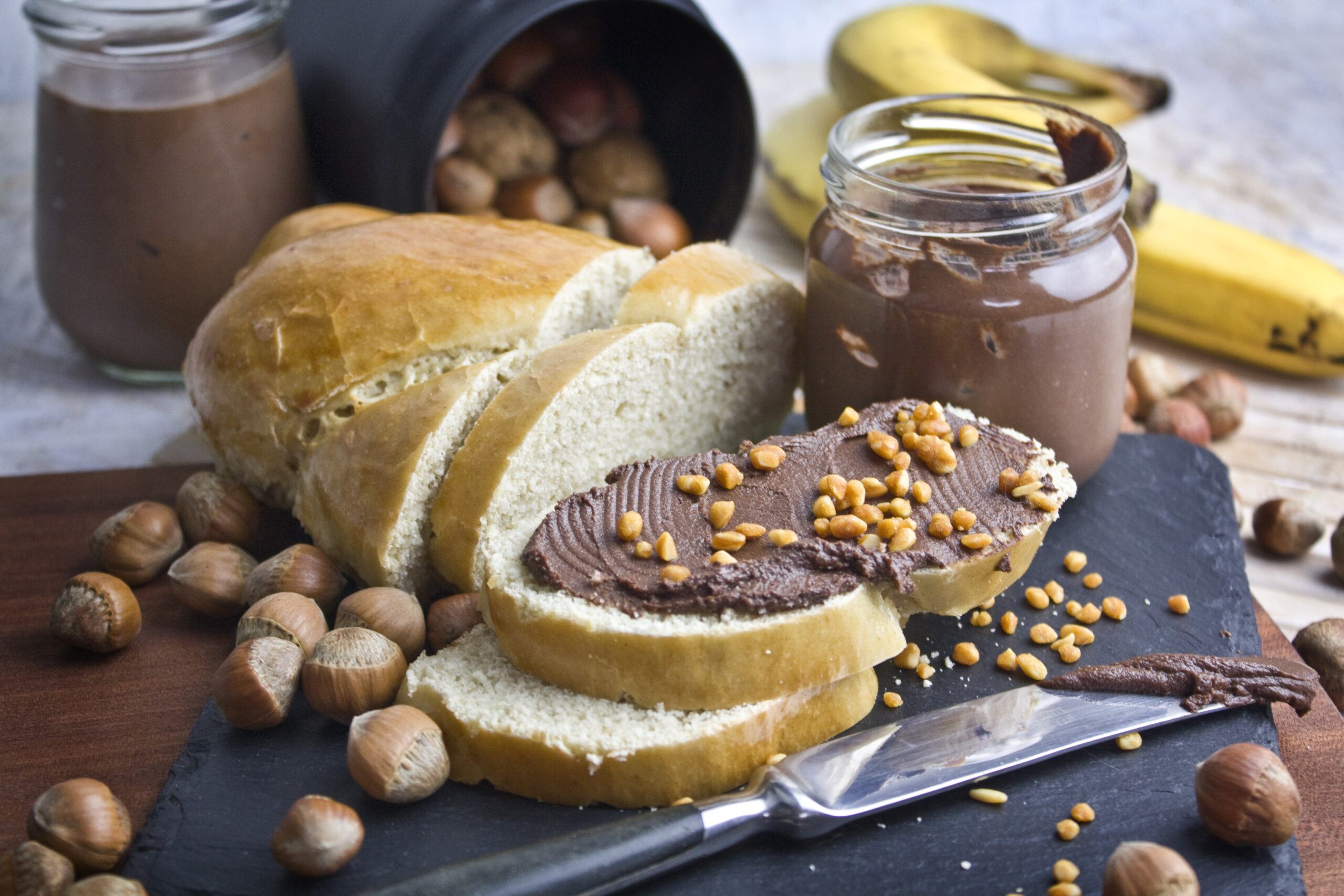 Selbstgemachter veganer Haselnuss-Aufstrich | Toastenstein