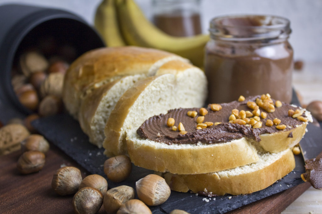 Selbstgemachter veganer Haselnuss-Aufstrich | Toastenstein