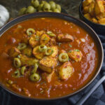 Tomaten-Oliven-Suppe mit gerösteten Kartoffeln | Toastenstein