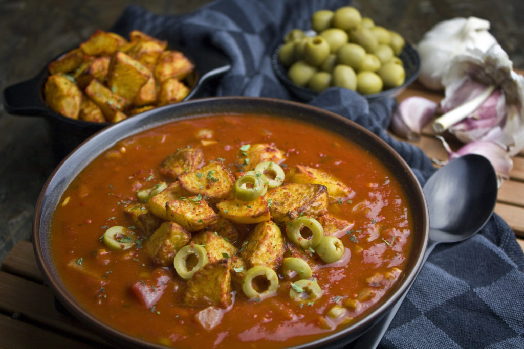 Tomaten-Oliven-Suppe mit gerösteten Kartoffeln | Toastenstein
