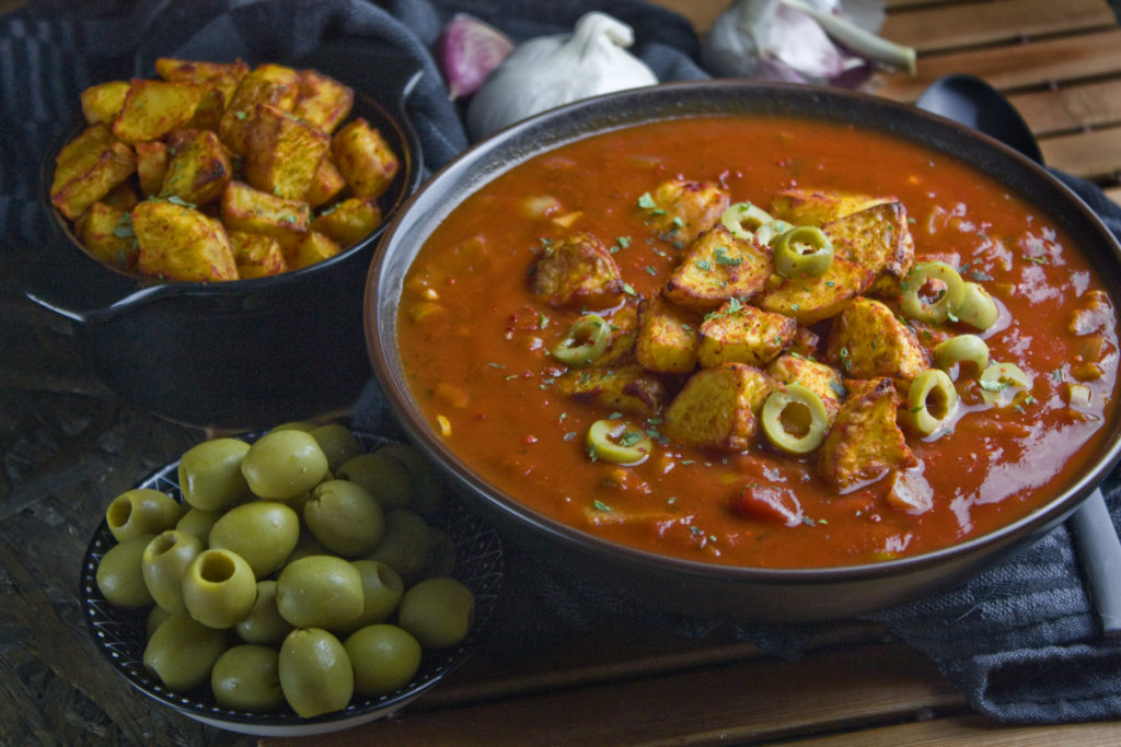 Tomaten-Oliven-Suppe mit gerösteten Kartoffeln | Toastenstein