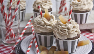 Vegane Cola-Cupcakes - Happy Birthday! | Toastenstein