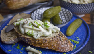 Veganer Tofu-Fleischsalat – Perfekt zur Brotzeit!