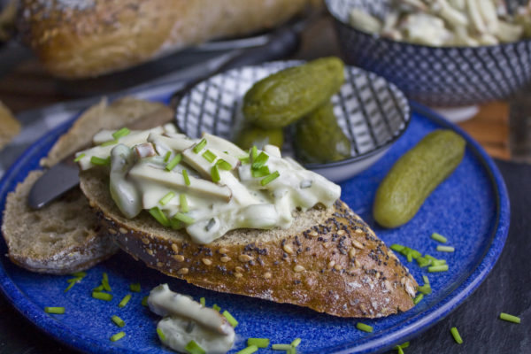 Veganer Tofu-Fleischsalat – Perfekt zur Brotzeit! Veganer Tofu-Fleischsalat – Perfekt zur Brotzeit!