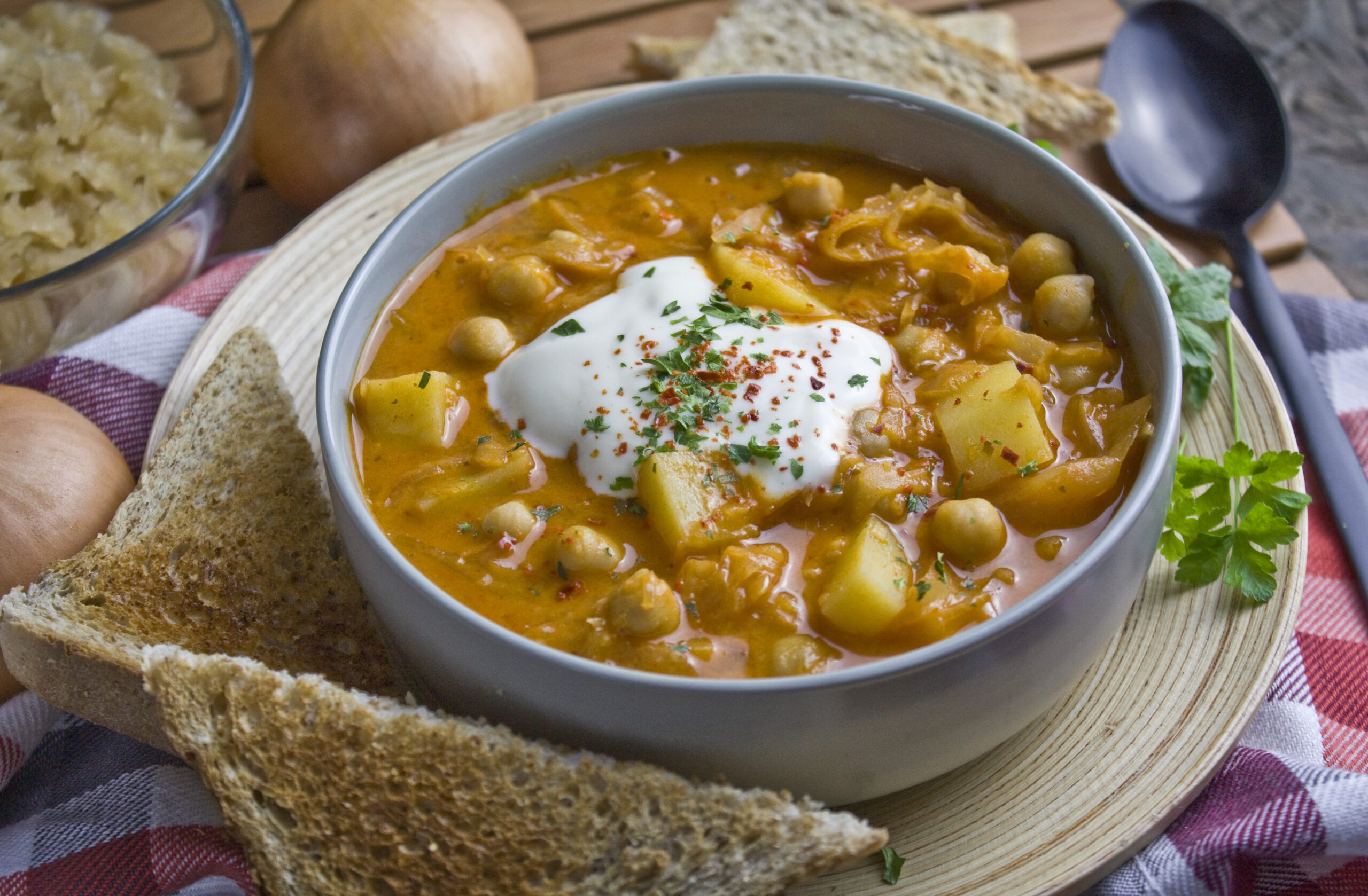 Sauerkraut-Hummus-Suppe mit Kichererbsen - Toastenstein.com