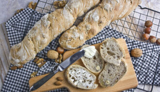 Rustikales Wurzelbrot mit Nüssen | Toastenstein