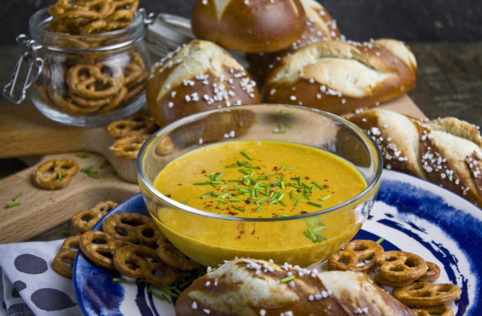 Zum Dippen! – Rauchiger Bier-Käse-Dip | Toastenstein.com Zum Dippen! – Rauchiger Bier-Käse-Dip | Toastenstein.com