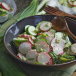 Schneller Gurken-Radieschen-Salat mit Wasabi-Dressing | Toastenstein