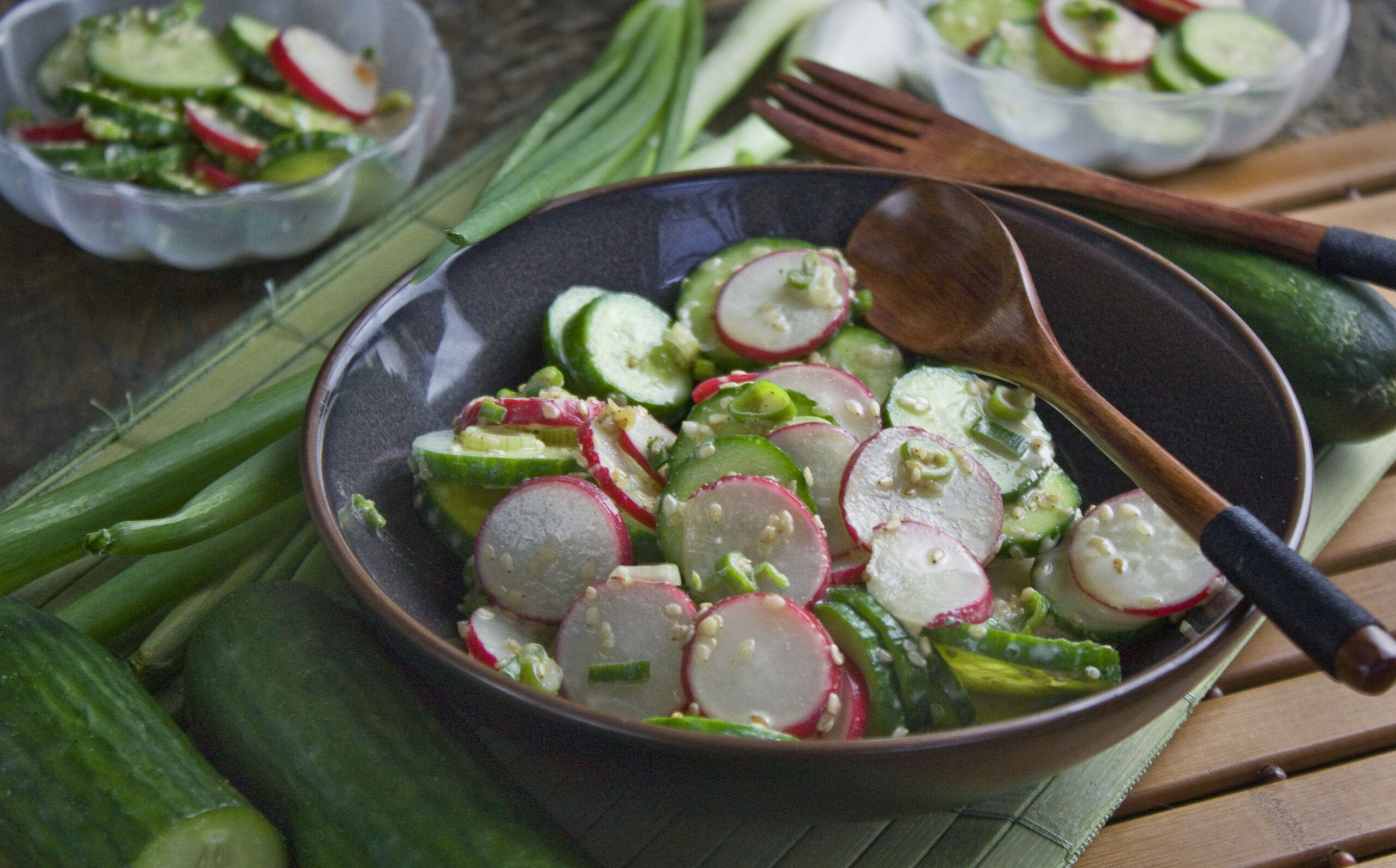 Schneller Gurken-Radieschen-Salat mit Wasabi-Dressing | Toastenstein