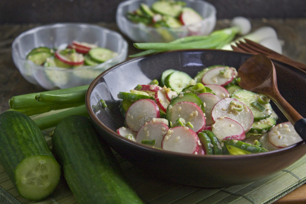 Schneller Gurken-Radieschen-Salat mit Wasabi-Dressing | Toastenstein
