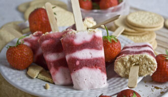 Erdbeer-Käsekuchen-Eis [Frankenfoods] | Toastenstein