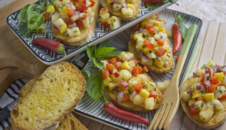 Ananas-Mango-Bruschetta | Toastenstein