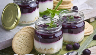 Blaubeer-Orangen-Cheesecake im Glas | Toastenstein