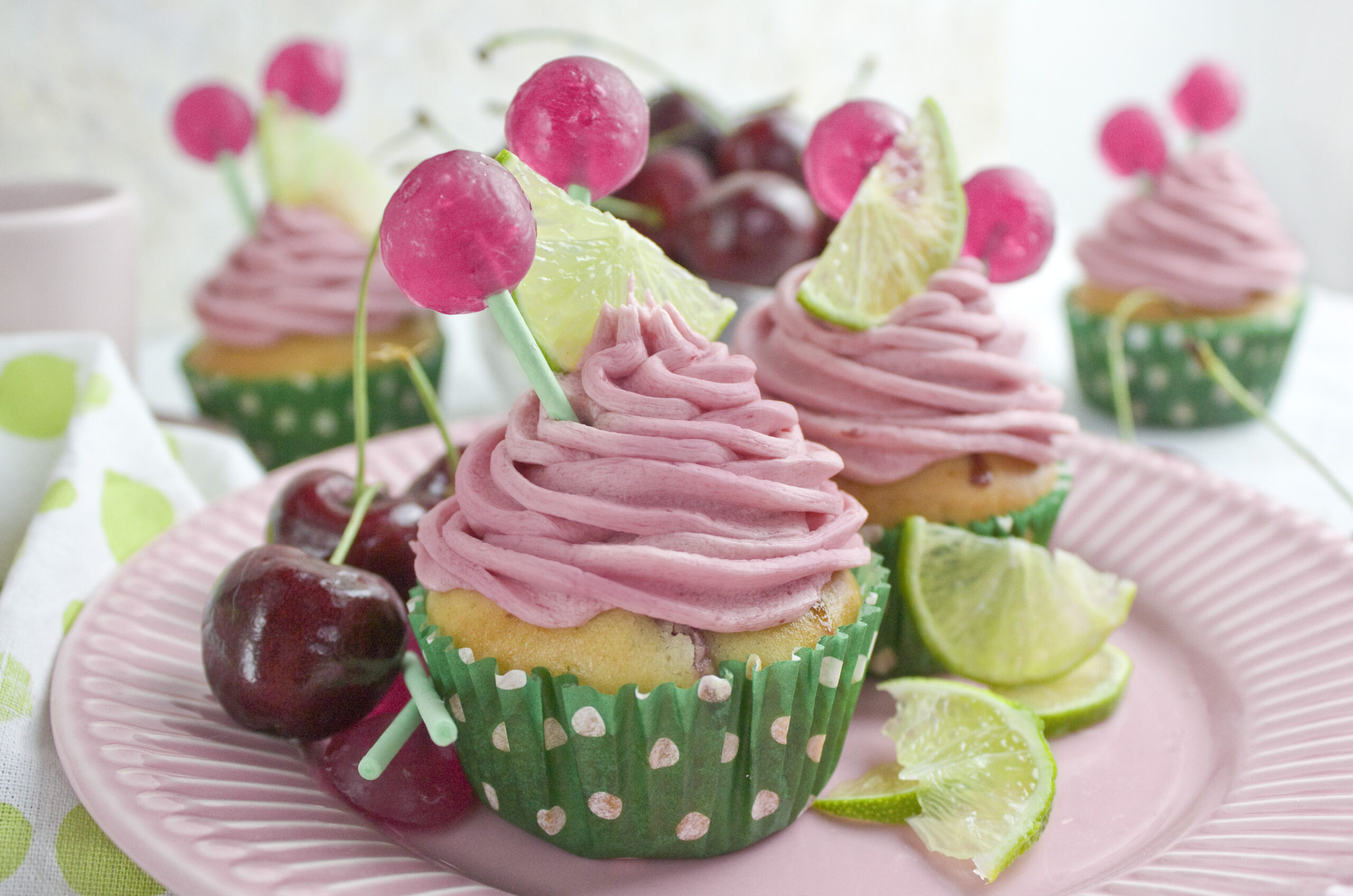 Kirsch-Limetten-Cupcakes – Süßer Sommer! - Toastenstein.com