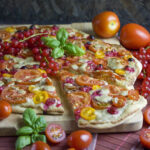 Tomaten-Johannisbeer-Pizza mit Cashew-Creme | Toastenstein