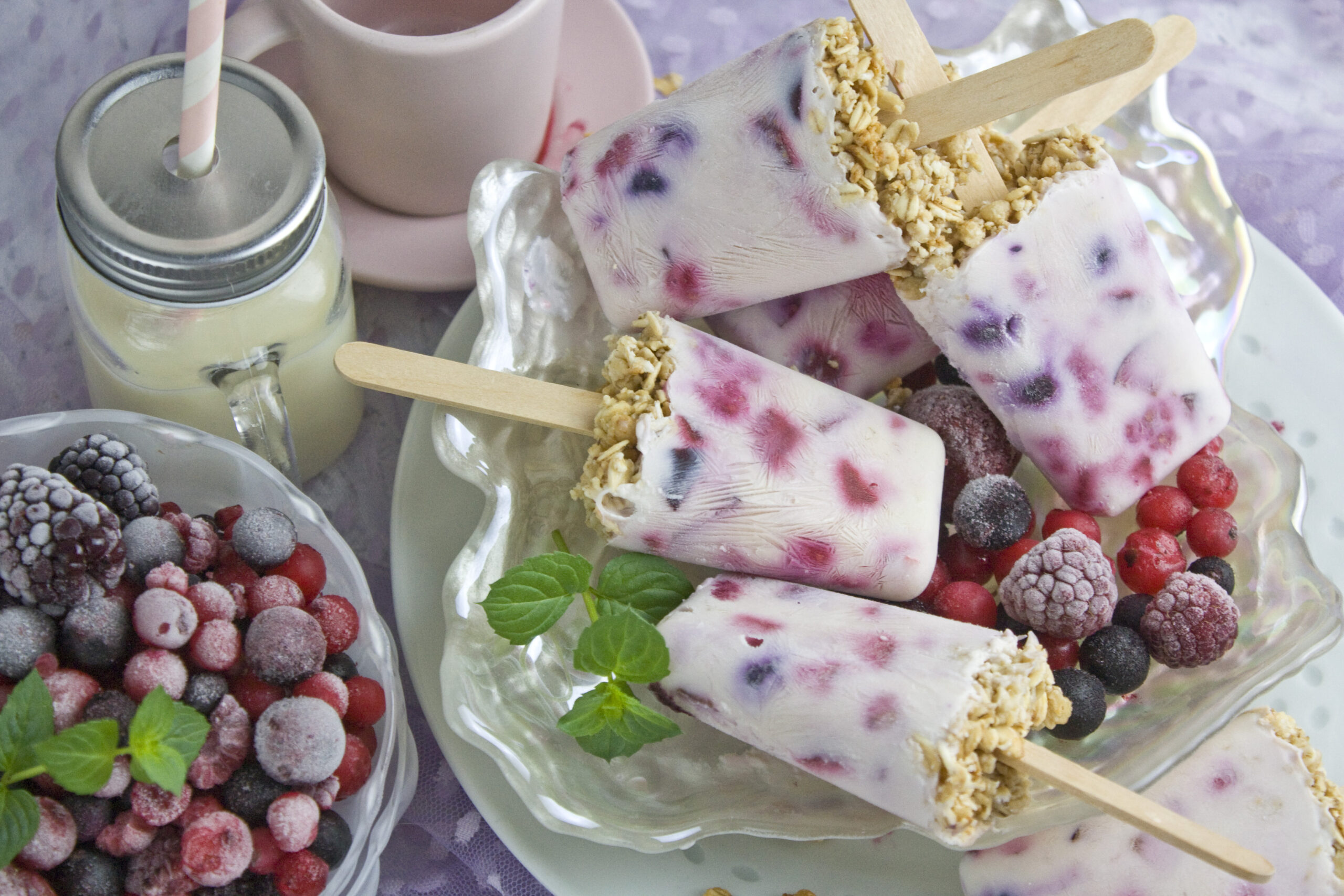 Frühstücks-Eis mit Beeren und Müsli | Toastenstein