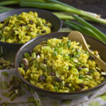 Curry-Reis-Salat mit Rosinen und Pistazien | Toastenstein