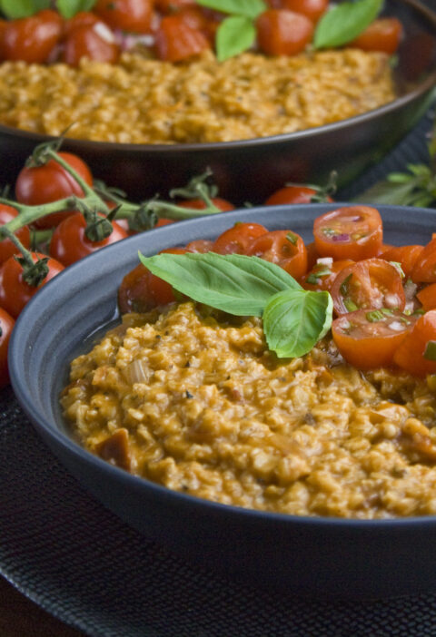 Tomaten-Haferbrei mit marinierten Tomaten | Toastenstein