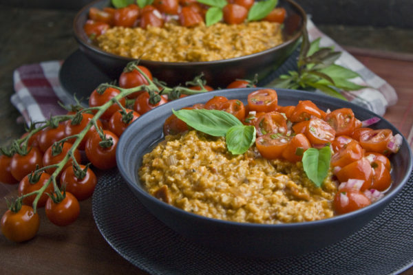 Tomaten-Haferbrei mit marinierten Tomaten | Toastenstein Tomaten-Haferbrei mit marinierten Tomaten | Toastenstein