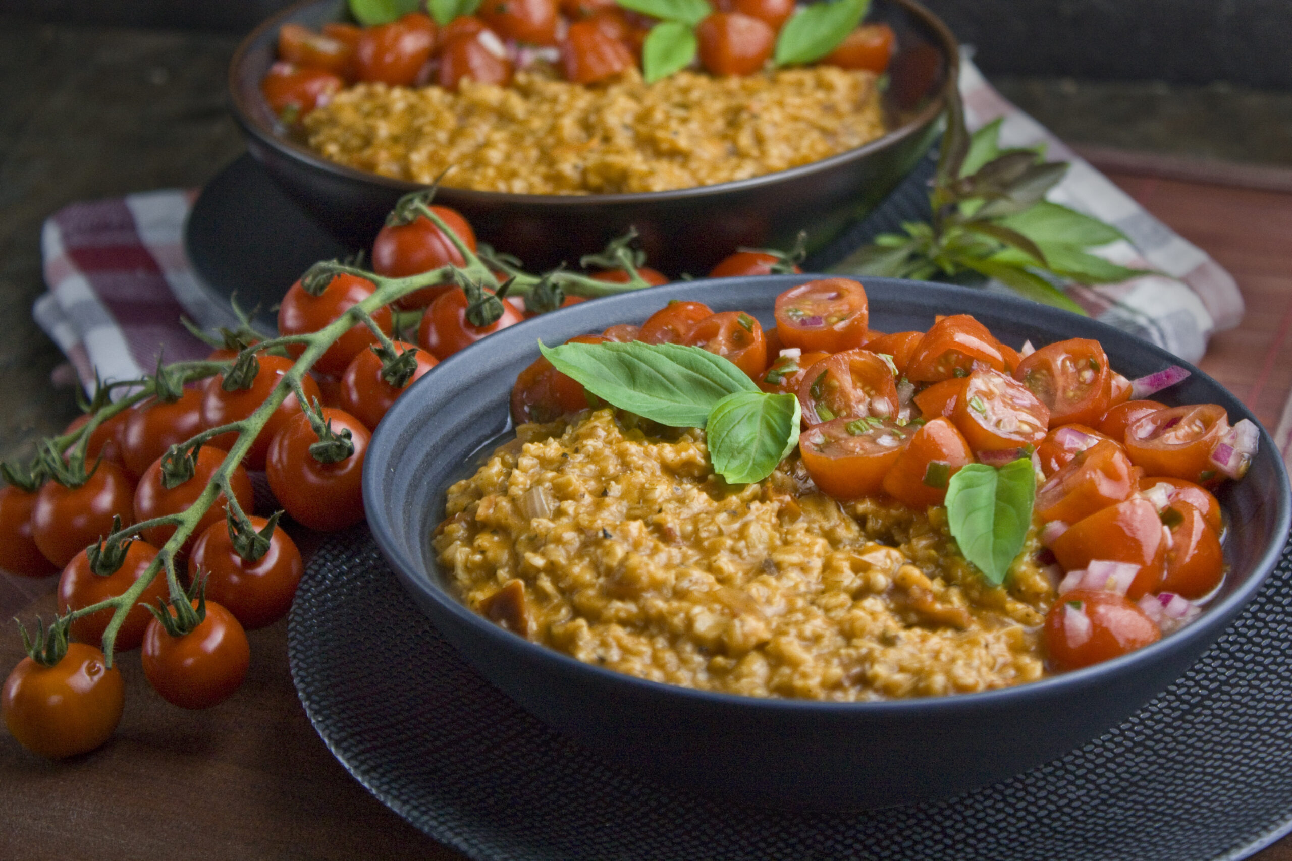 Tomaten-Haferbrei mit marinierten Tomaten | Toastenstein