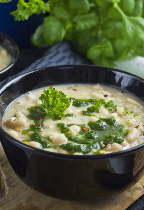 Weiße Bohnensuppe mit Kräuter-Sauce | Toastenstein