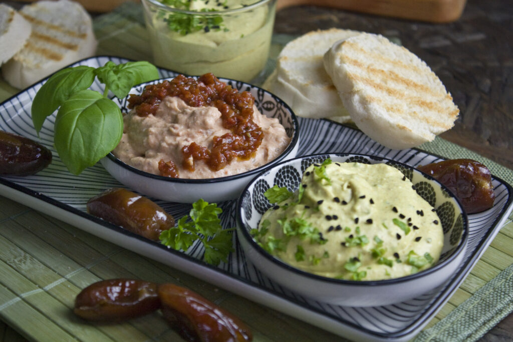 Herzhafter DattelDip in zwei Varianten