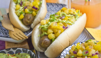 Hawaii-Hot Dogs mit Avocado-Mayo | Toastenstein