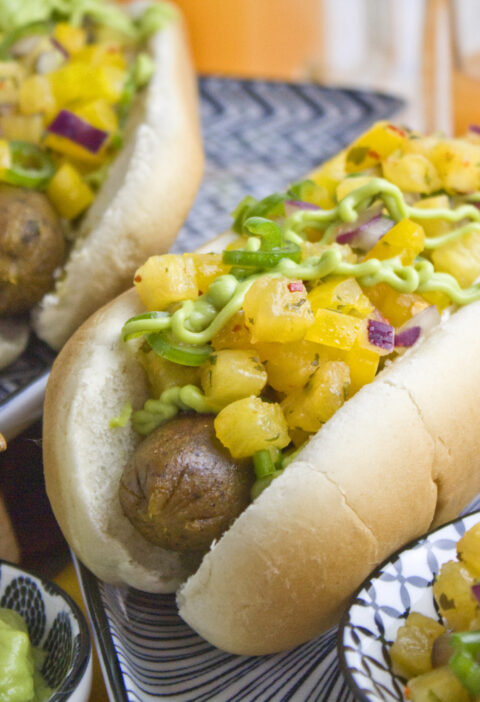 Hawaii-Hot Dogs mit Avocado-Mayo | Toastenstein