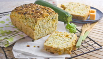 Herzhafter Zucchini-Cheddar-Kuchen | Toastenstein