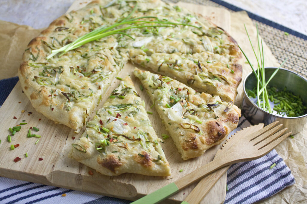 Frühlingszwiebel-Pizza mit Schnittlauch | Toastenstein