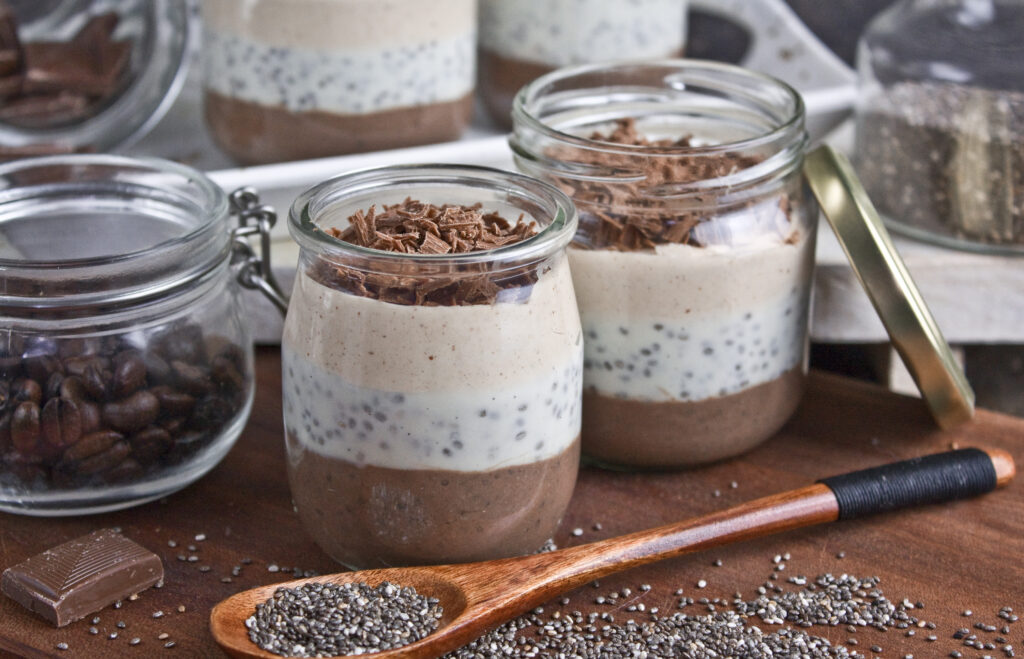 Chia-Tiramisu mit Mandeljoghurt