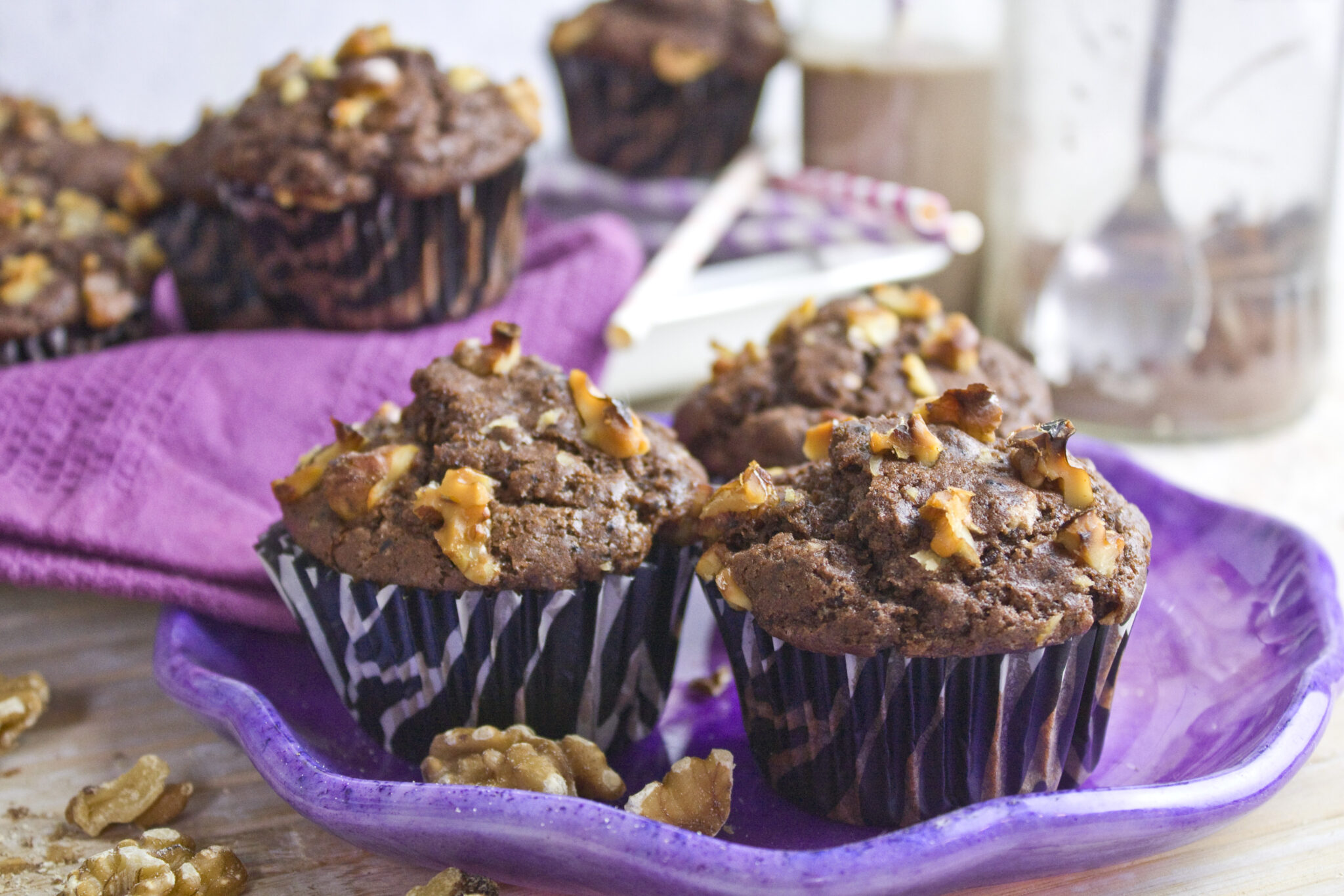 Frisch gebackene KakaoWalnussMuffins